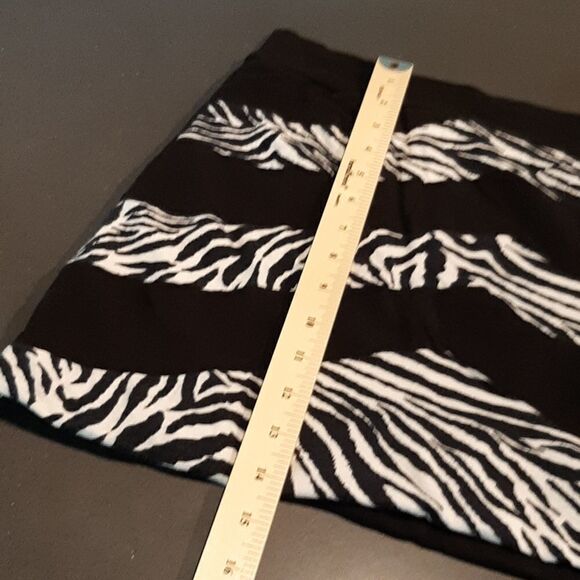 Rue21 Animal Print Mini Skirts - Picture 8 of 9